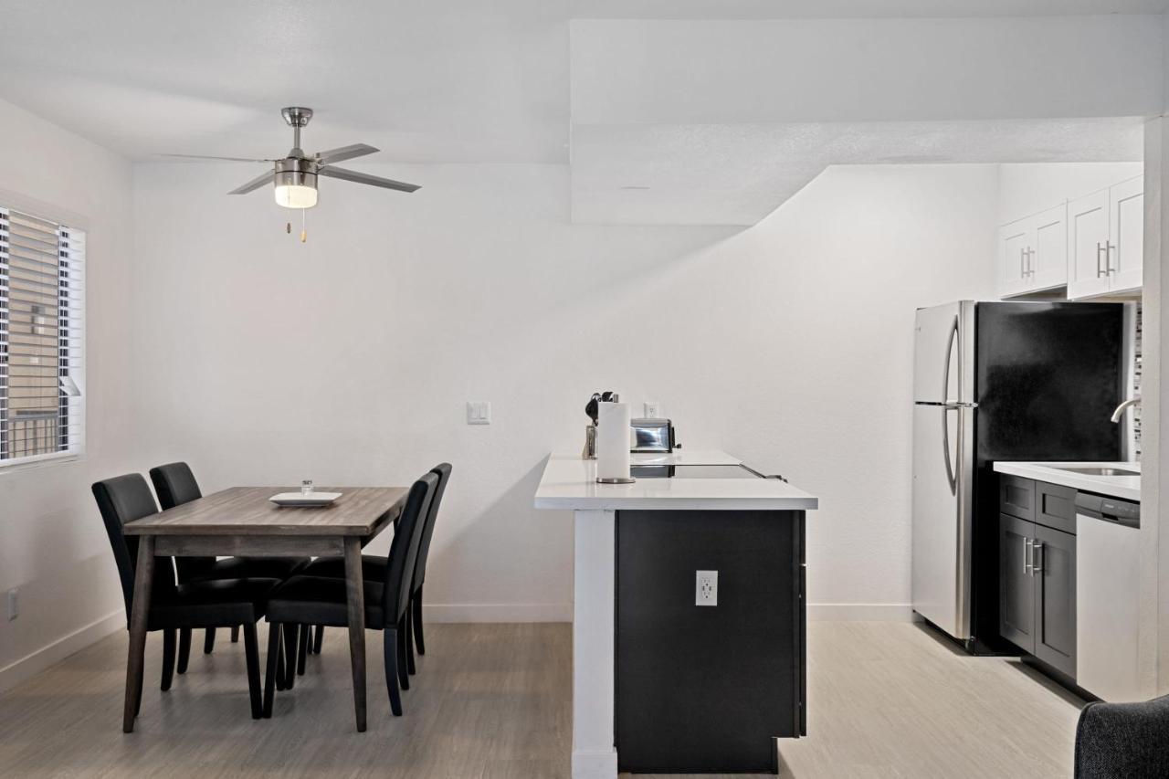 Newly Renovated 2Br Apartment W Pool By Stay Gia Финикс Екстериор снимка